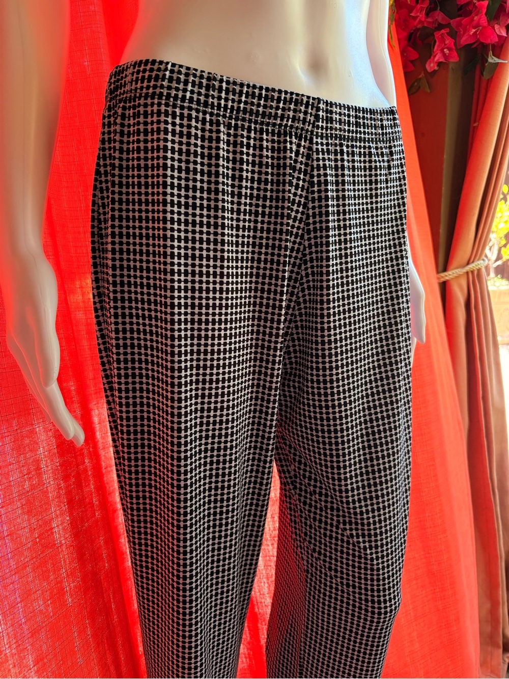 CLARA SUNWOO Black & White Houndstooth Cropped Ankle Pants